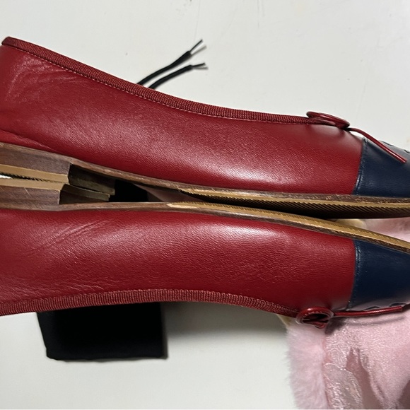 CHANEL Women's Burgundy and Navy Flats - Picture 5 of 10